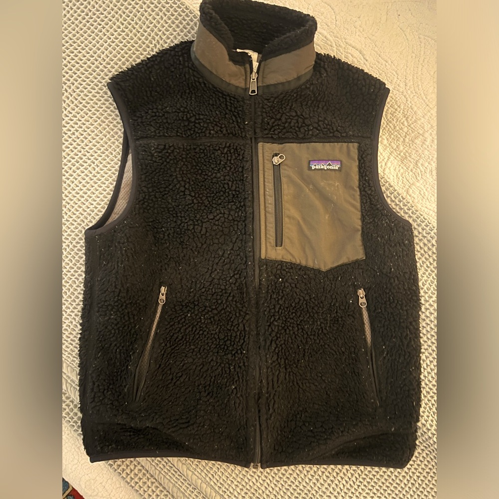 Patagonia Men’s RetroX black fleece vest